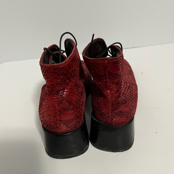 Italian Red Snakeskin Print Lace-Up Ankle‎ Boots Fun Funky Footwear US 7 EUR 37 - Picture 5 of 10